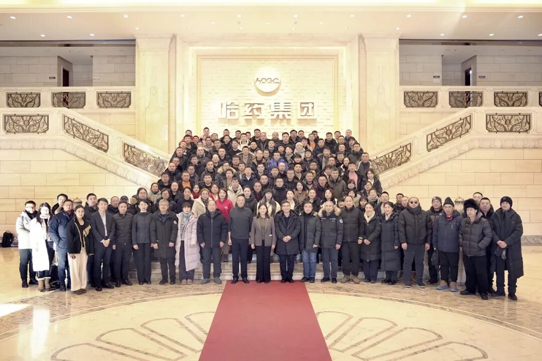 冰雪志愿 使命擔(dān)當(dāng)&mdash;&mdash;哈藥150名黨員志愿者護(hù)航冰雪大世界跨年璀璨之夜